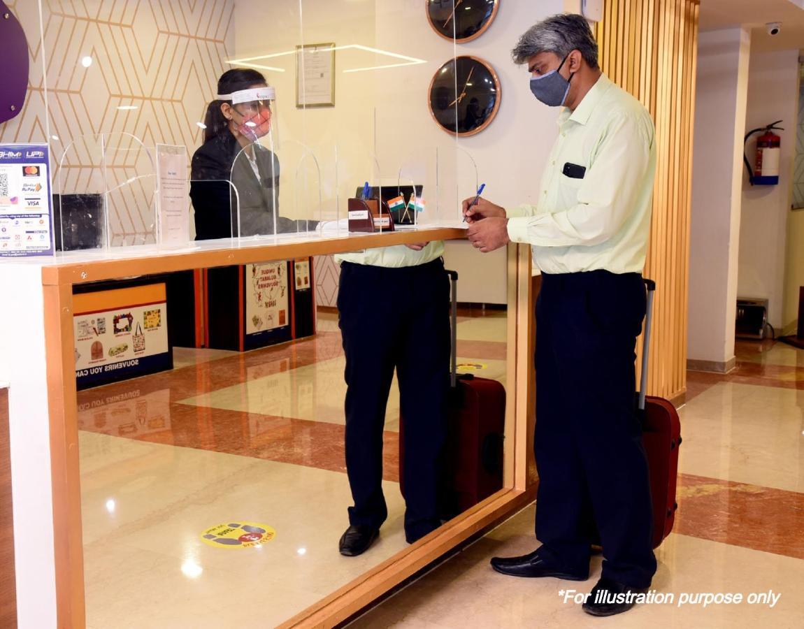 Oyo Hotel Silver Shine Near Gurudwara Shri Bangla Sahib Nuova Delhi Esterno foto